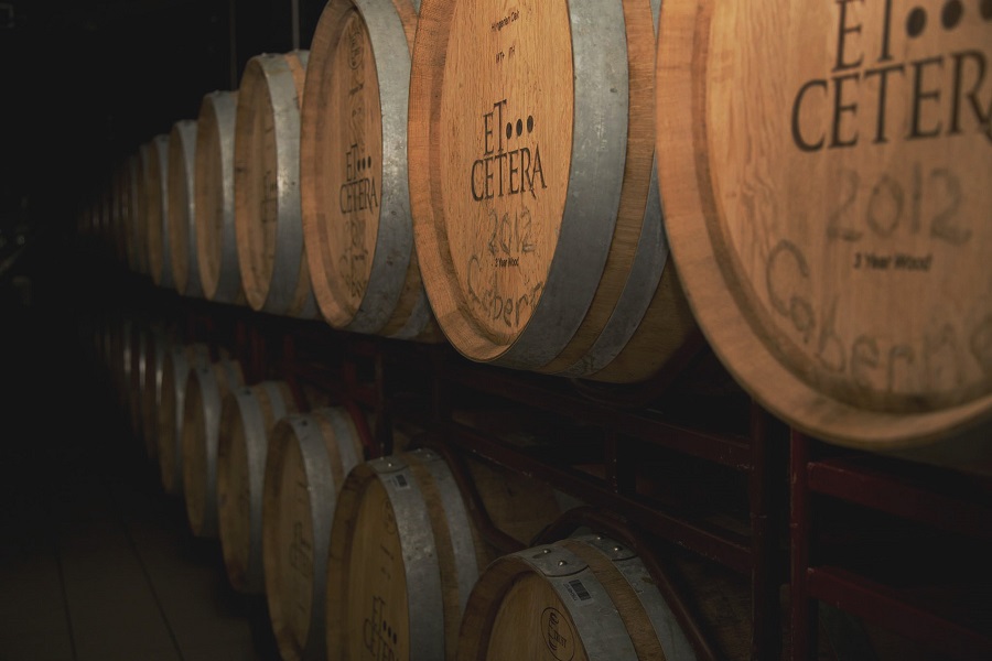 Et-Cetera_winery-cellar